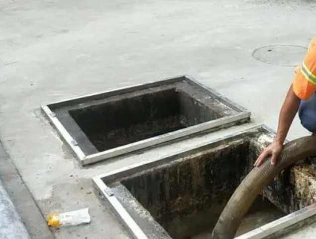 三更罗镇化粪池清理
